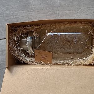 - - New 4 piece glass Mason jar cocktail shaker